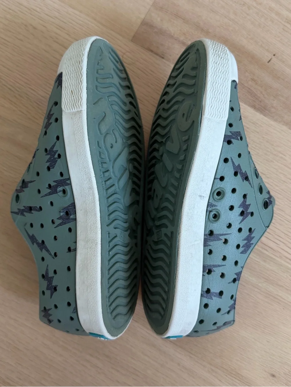 Native Shoes size 9c